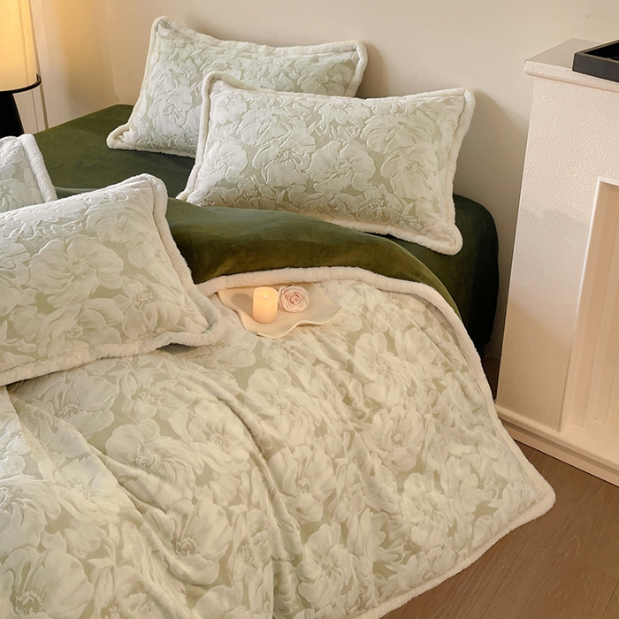 91家纺网 家纺一手货源 找家纺 吾诺家居 230克兔毛边雕花绒四件套-秋意系列 花海