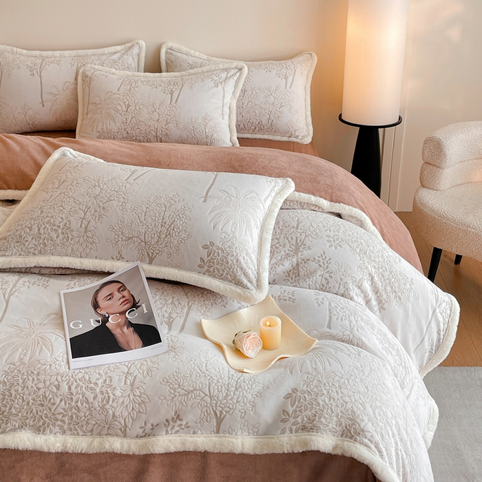 91家纺网 家纺一手货源 找家纺 （总）吾诺  兔毛边230克雕花牛奶绒四件套 - 秋意系列