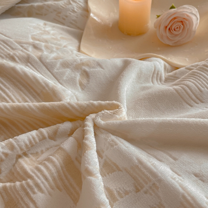 91家纺网 家纺一手货源 找家纺 吾诺家居 230克兔毛边雕花绒四件套-秋意系列 华美