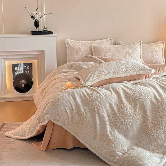 91家纺网 家纺一手货源 找家纺 吾诺家居 230克兔毛边雕花绒四件套-秋意系列 华美