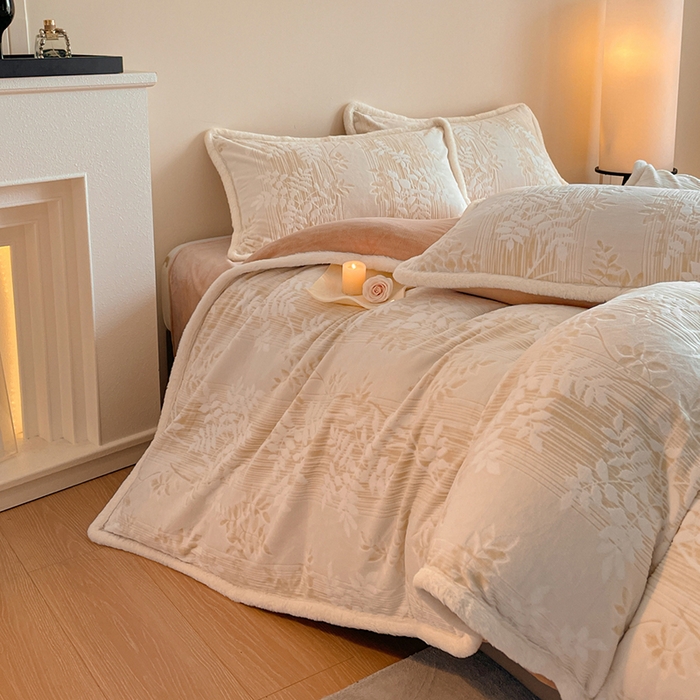 91家纺网 家纺一手货源 找家纺 吾诺家居 230克兔毛边雕花绒四件套-秋意系列 华美