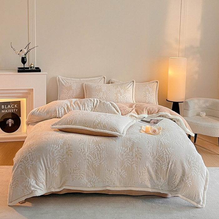 91家纺网 家纺一手货源 找家纺 吾诺家居 230克兔毛边雕花绒四件套-秋意系列 华美