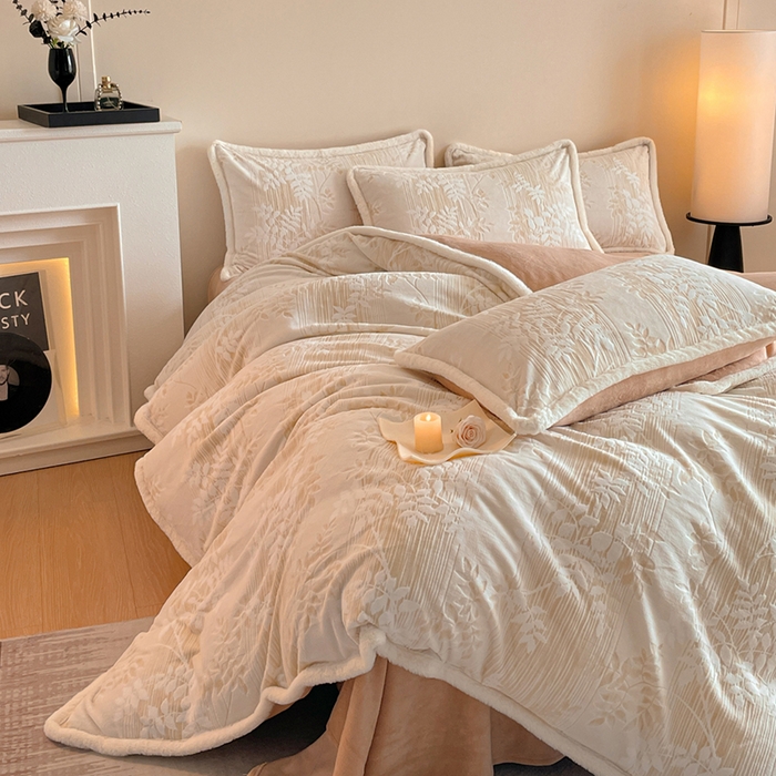 91家纺网 家纺一手货源 找家纺 吾诺家居 230克兔毛边雕花绒四件套-秋意系列 华美