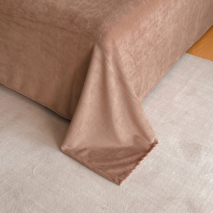 91家纺网 家纺一手货源 找家纺 吾诺家居 230克兔毛边雕花绒四件套-秋意系列 朝花