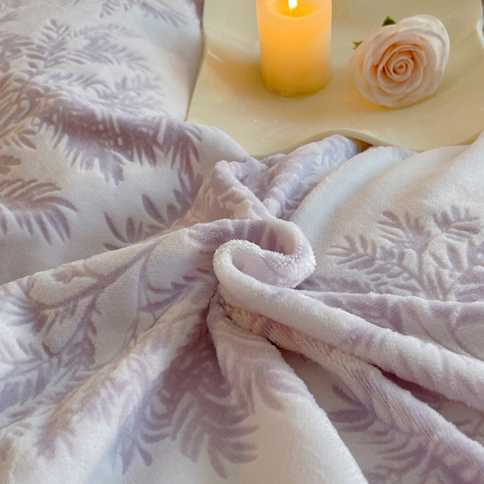 91家纺网 家纺一手货源 找家纺 吾诺家居 230克兔毛边雕花绒四件套-秋意系列 紫叶