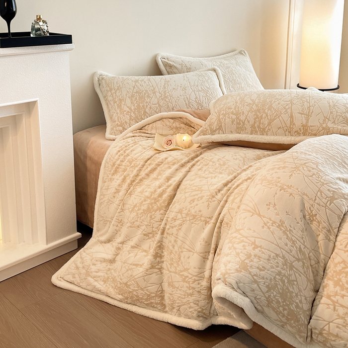 91家纺网 家纺一手货源 找家纺 吾诺家居 230克兔毛边雕花绒四件套-秋意系列 秋意