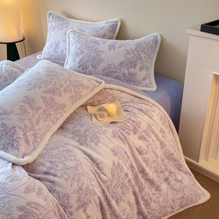 91家纺网 家纺一手货源 找家纺 吾诺家居 230克兔毛边雕花绒四件套-秋意系列 紫叶