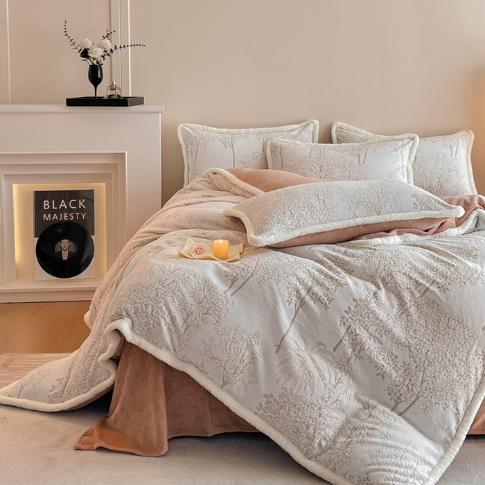 91家纺网 家纺一手货源 找家纺 吾诺家居 230克兔毛边雕花绒四件套-秋意系列 朝花