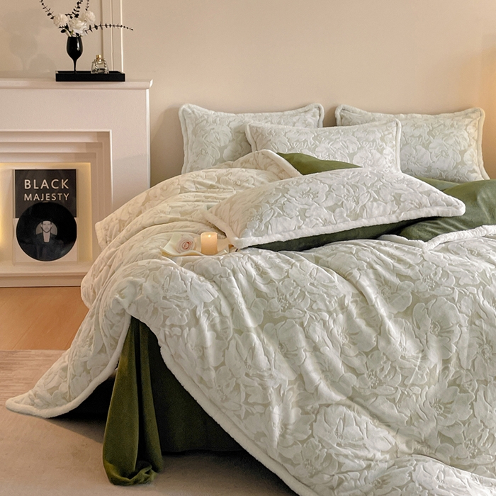 91家纺网 家纺一手货源 找家纺 吾诺家居 230克兔毛边雕花绒四件套-秋意系列 花海