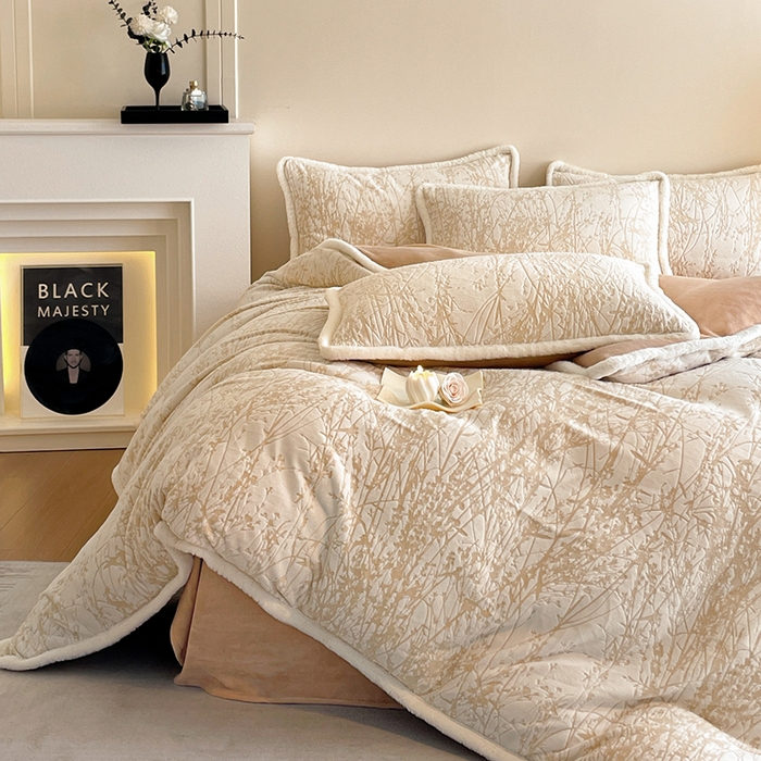 91家纺网 家纺一手货源 找家纺 吾诺家居 230克兔毛边雕花绒四件套-秋意系列 秋意