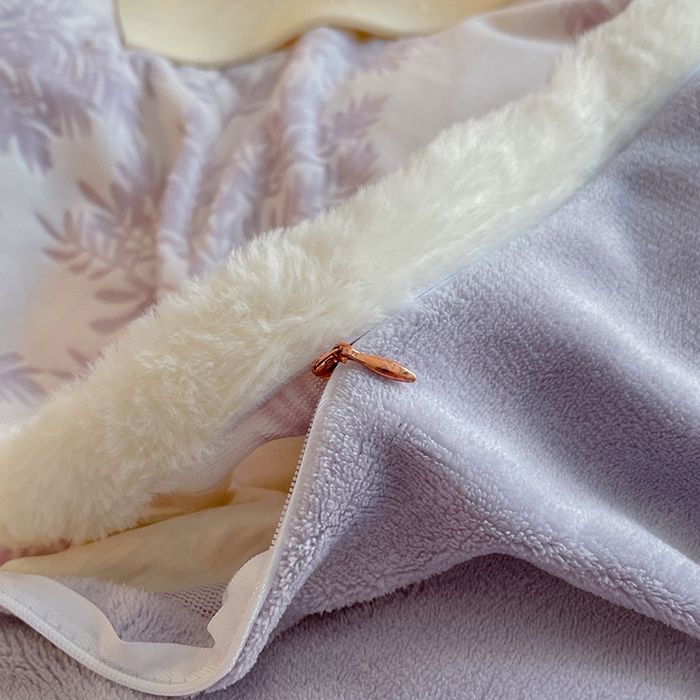 91家纺网 家纺一手货源 找家纺 吾诺家居 230克兔毛边雕花绒四件套-秋意系列 紫叶