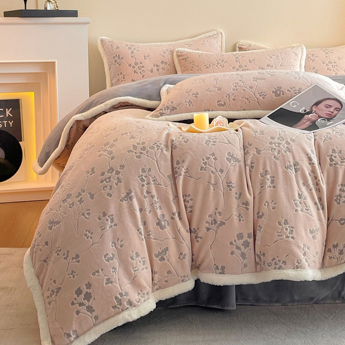 91家纺网 家纺一手货源 找家纺 吾诺家居 230克兔毛边雕花绒四件套-秋意系列 冬梅