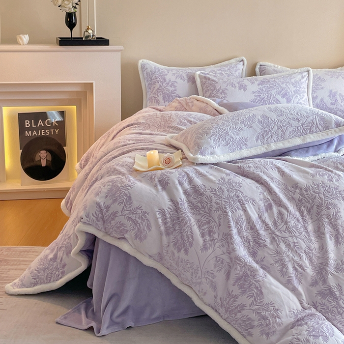 91家纺网 家纺一手货源 找家纺 吾诺家居 230克兔毛边雕花绒四件套-秋意系列 紫叶