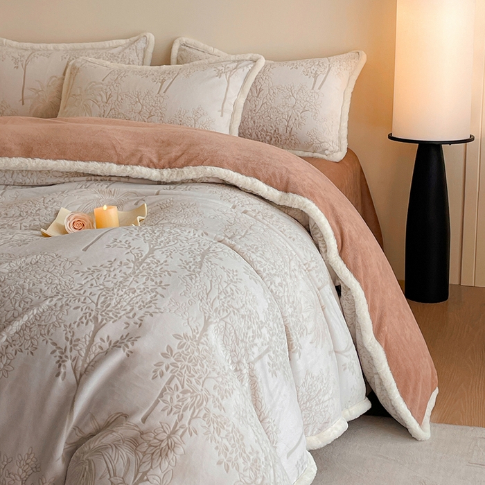 91家纺网 家纺一手货源 找家纺 吾诺家居 230克兔毛边雕花绒四件套-秋意系列 朝花