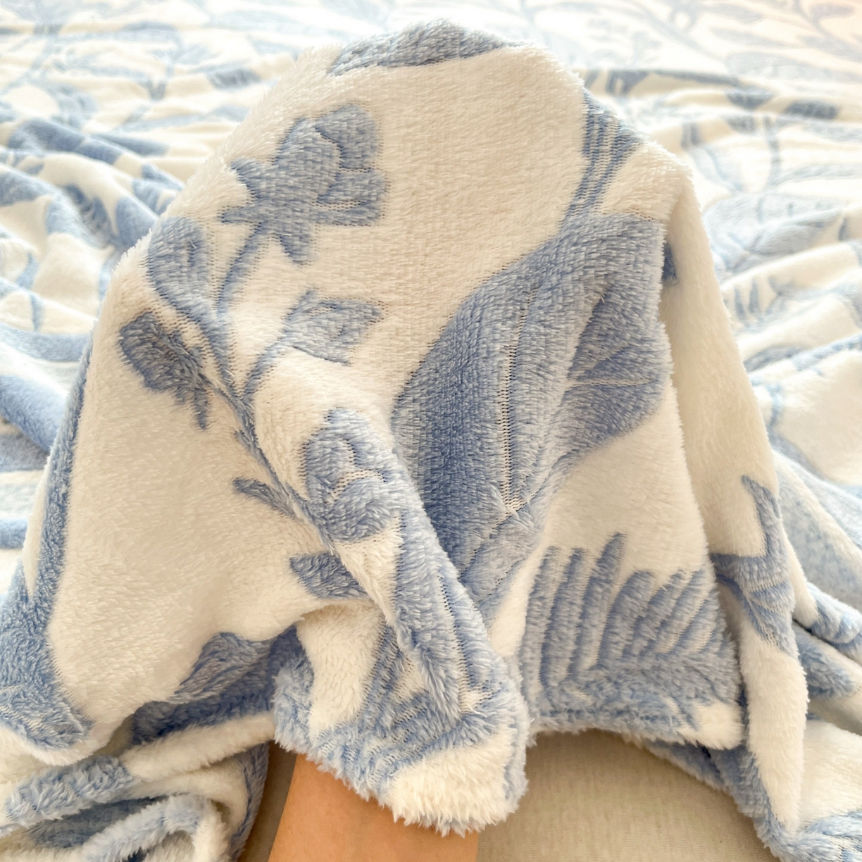 91家纺网 家纺一手货源 找家纺 川悦生活 2025新款高克重双面雪花绒印花毛毯三件套 毛毯月桂-蓝