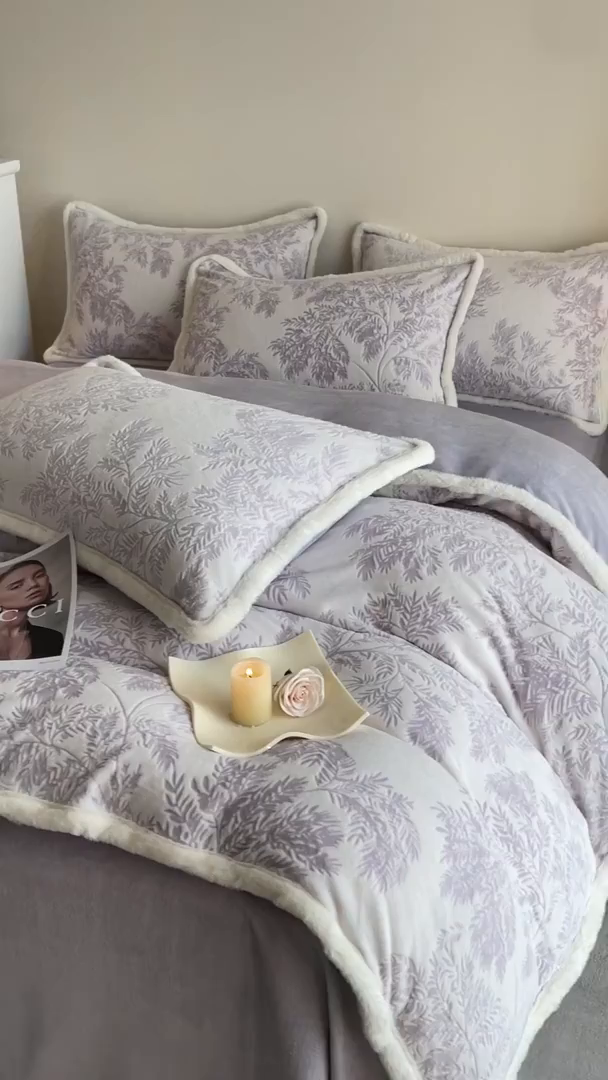 91家纺网 家纺一手货源 找家纺 吾诺家居 230克兔毛边雕花绒四件套-秋意系列 紫叶