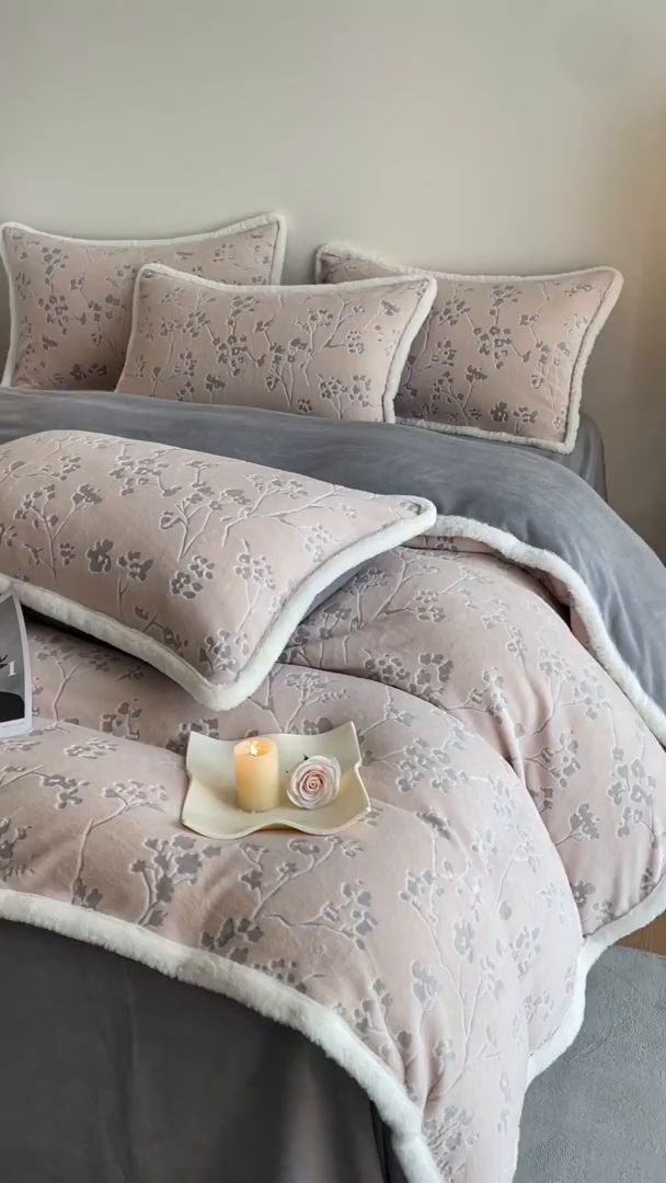 91家纺网 家纺一手货源 找家纺 吾诺家居 230克兔毛边雕花绒四件套-秋意系列 冬梅