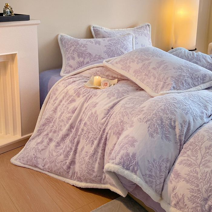 91家纺网 家纺一手货源 找家纺 吾诺家居 230克兔毛边雕花绒四件套-秋意系列 紫叶