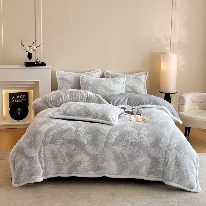 91家纺网 家纺一手货源 找家纺 吾诺家居 230克兔毛边雕花绒四件套-秋意系列 轻羽