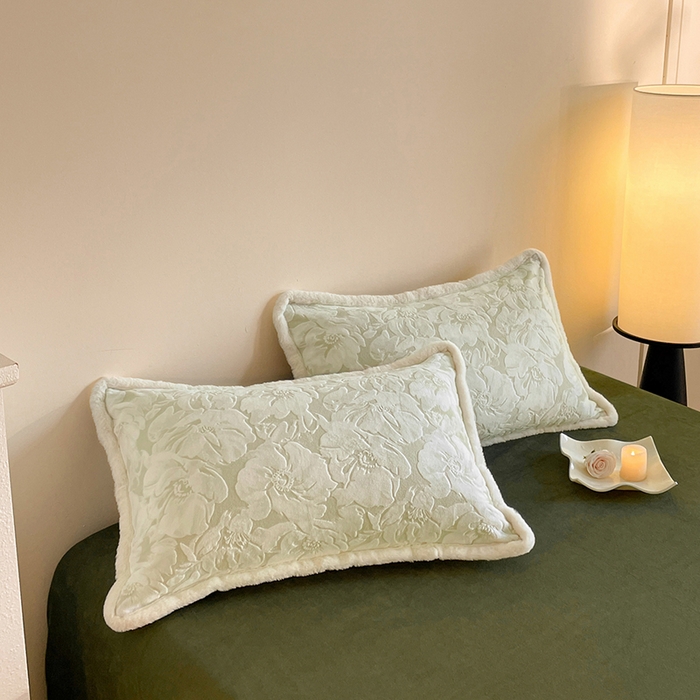 91家纺网 家纺一手货源 找家纺 吾诺家居 230克兔毛边雕花绒四件套-秋意系列 花海