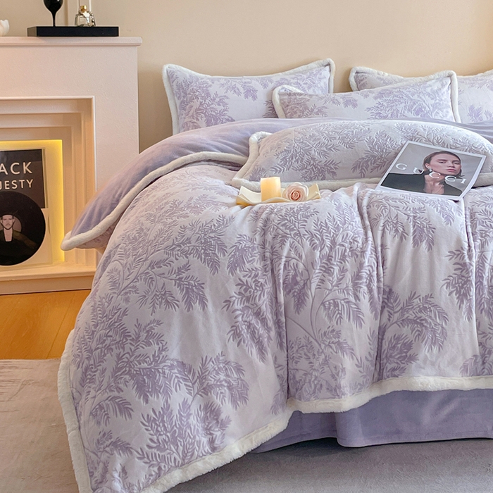 91家纺网 家纺一手货源 找家纺 吾诺家居 230克兔毛边雕花绒四件套-秋意系列 紫叶