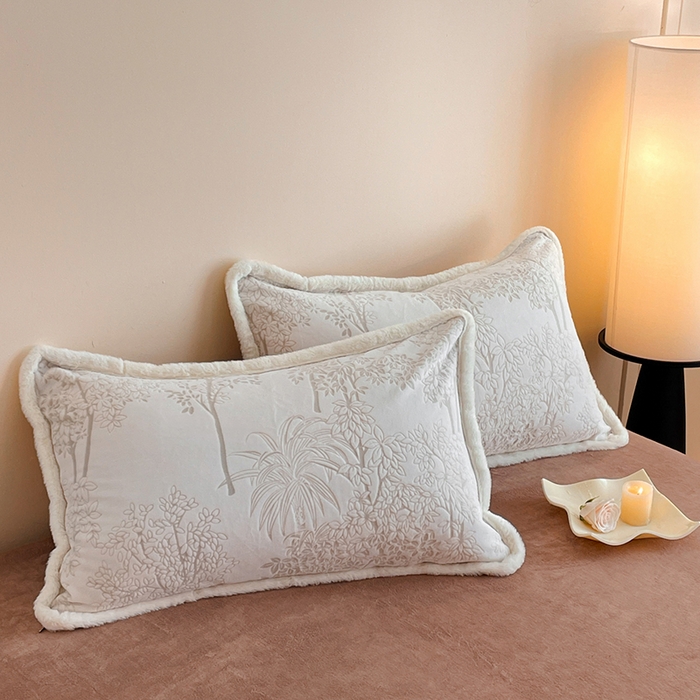 91家纺网 家纺一手货源 找家纺 吾诺家居 230克兔毛边雕花绒四件套-秋意系列 朝花