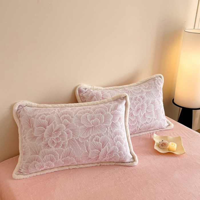 91家纺网 家纺一手货源 找家纺 吾诺家居 230克兔毛边雕花绒四件套-秋意系列 飞花