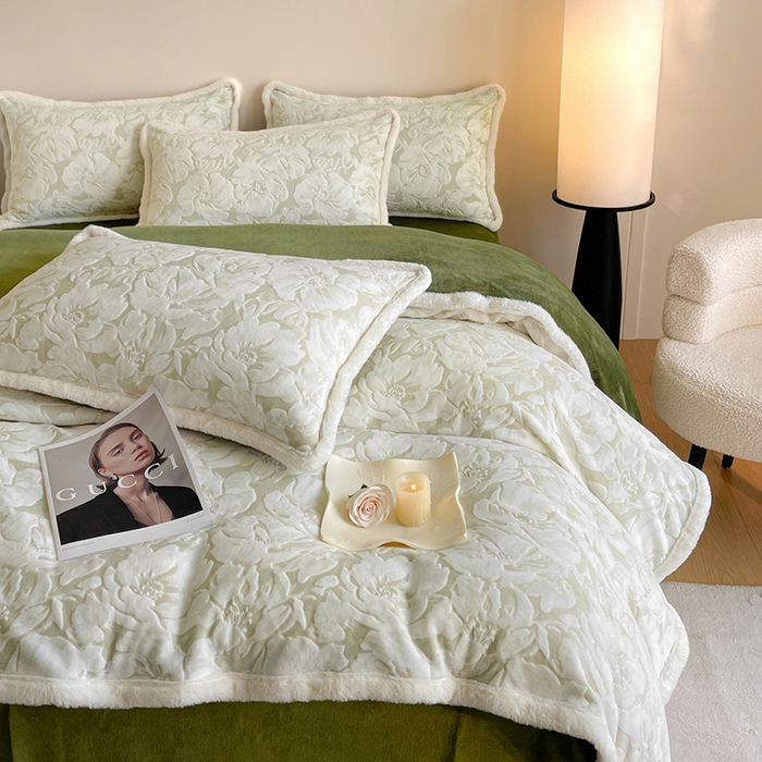 91家纺网 家纺一手货源 找家纺 吾诺家居 230克兔毛边雕花绒四件套-秋意系列 花海