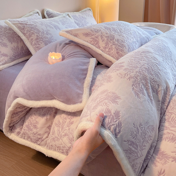 91家纺网 家纺一手货源 找家纺 （总）吾诺  兔毛边230克雕花牛奶绒四件套 - 秋意系列