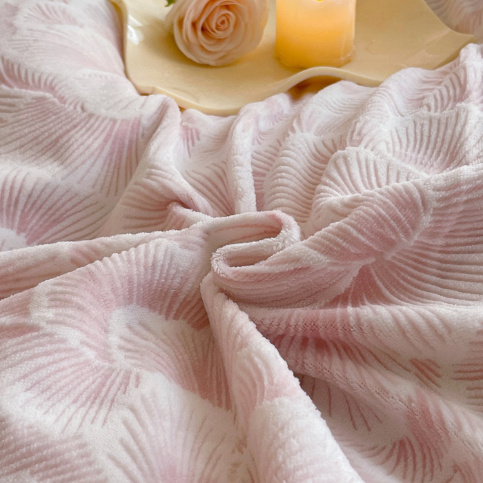 91家纺网 家纺一手货源 找家纺 吾诺家居 230克兔毛边雕花绒四件套-秋意系列 飞花