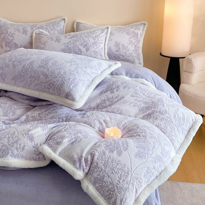 91家纺网 家纺一手货源 找家纺 吾诺家居 230克兔毛边雕花绒四件套-秋意系列 紫叶