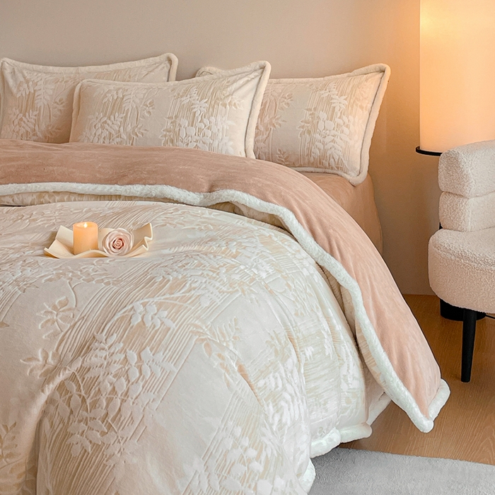 91家纺网 家纺一手货源 找家纺 吾诺家居 230克兔毛边雕花绒四件套-秋意系列 华美