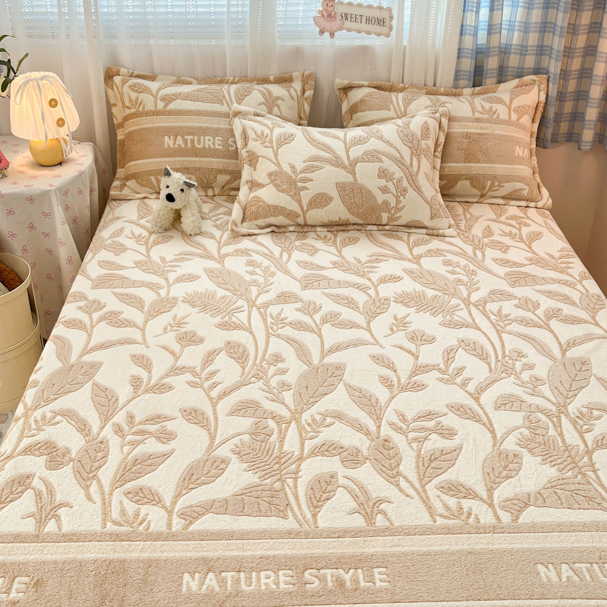 91家纺网 家纺一手货源 找家纺 川悦生活 2025新款高克重双面雪花绒印花毛毯三件套 毛毯月桂-浅咖