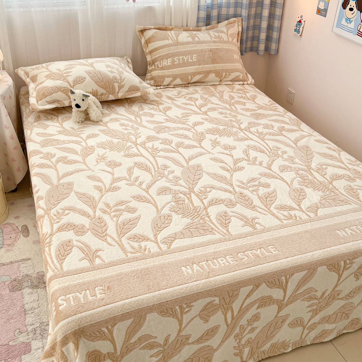 91家纺网 家纺一手货源 找家纺 川悦生活 2025新款高克重双面雪花绒印花毛毯三件套 毛毯月桂-浅咖