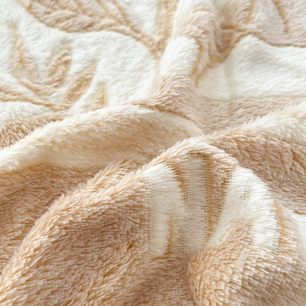 91家纺网 家纺一手货源 找家纺 川悦生活 2025新款高克重双面雪花绒印花毛毯三件套 毛毯月桂-浅咖