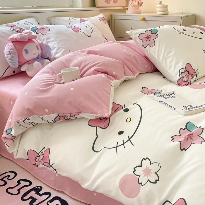 91家纺网 家纺一手货源 找家纺 港岛妹妹 2025新款云朵水洗工艺三丽鸥四件套 三丽鸥-樱花kt猫