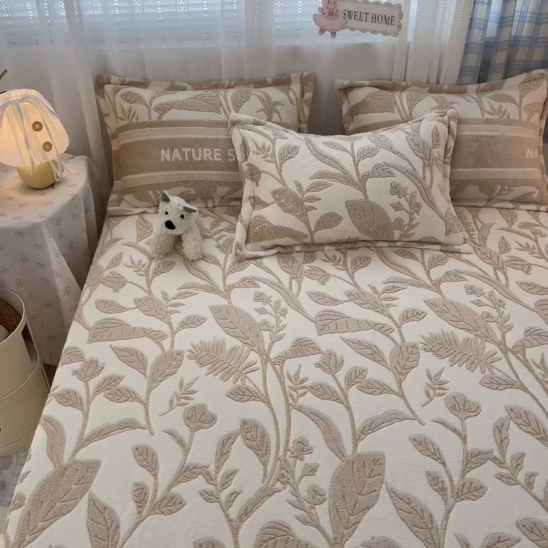 91家纺网 家纺一手货源 找家纺 川悦生活 2025新款高克重双面雪花绒印花毛毯三件套 毛毯月桂-浅咖