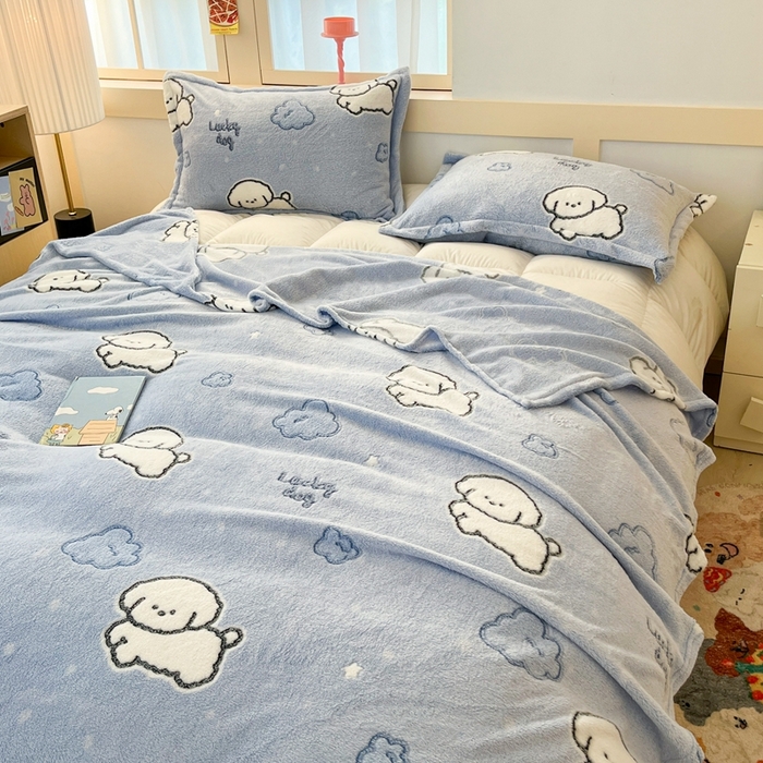 91家纺网 家纺一手货源 找家纺 川悦生活 2025新款高克重双面雪花绒印花毛毯三件套 毛毯云朵奶狗