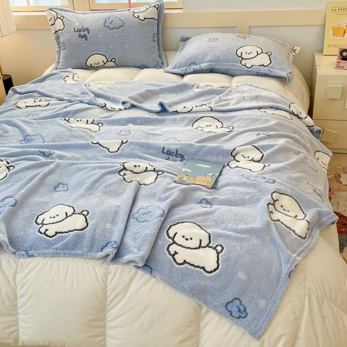 91家纺网 家纺一手货源 找家纺 川悦生活 2025新款高克重双面雪花绒印花毛毯三件套 毛毯云朵奶狗