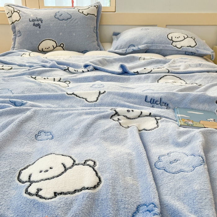 91家纺网 家纺一手货源 找家纺 川悦生活 2025新款高克重双面雪花绒印花毛毯三件套 毛毯云朵奶狗