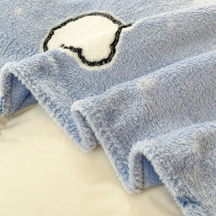 91家纺网 家纺一手货源 找家纺 川悦生活 2025新款高克重双面雪花绒印花毛毯三件套 毛毯云朵奶狗