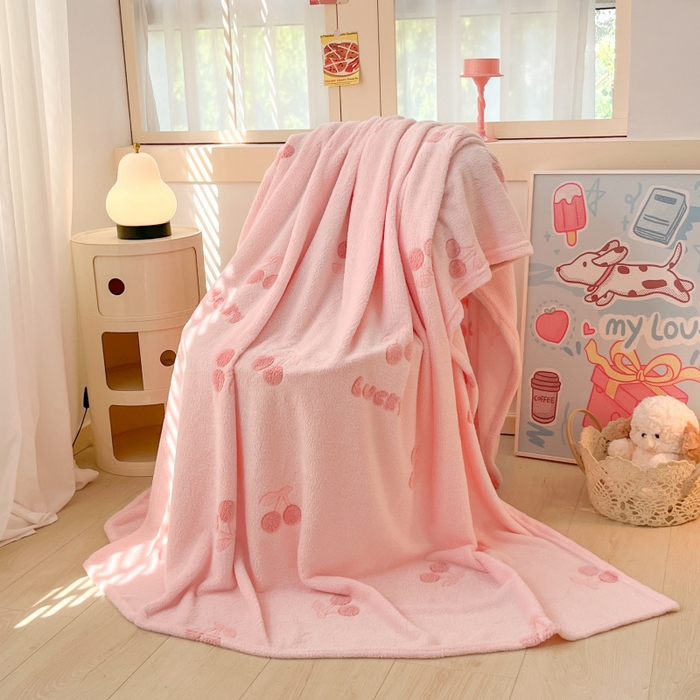 91家纺网 家纺一手货源 找家纺 川悦生活 2025新款高克重双面雪花绒印花毛毯三件套 毛毯ins樱桃