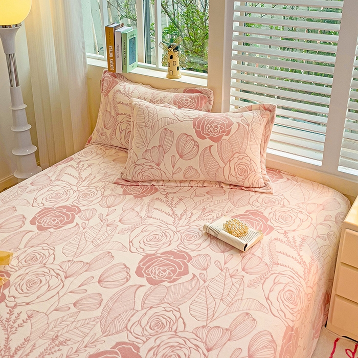 91家纺网 家纺一手货源 找家纺    名兮-2025新款秋冬加厚立体高克重浮雕绒床单款 朵美-粉