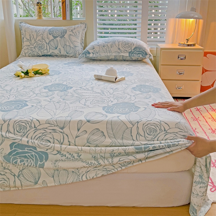 91家纺网 家纺一手货源 找家纺    名兮-2025新款秋冬加厚立体高克重浮雕绒床单款 朵美-蓝