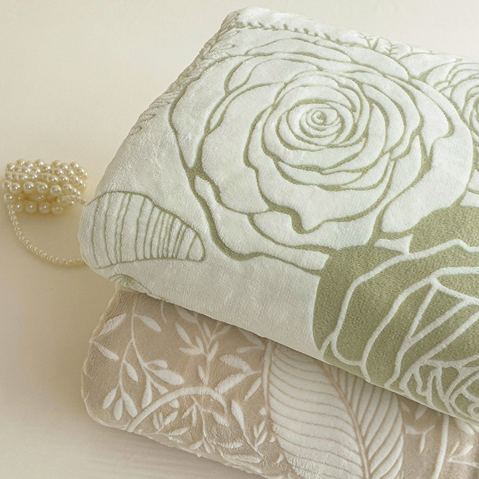 91家纺网 家纺一手货源 找家纺    名兮-2025新款秋冬加厚立体高克重浮雕绒床单款 朵美-绿