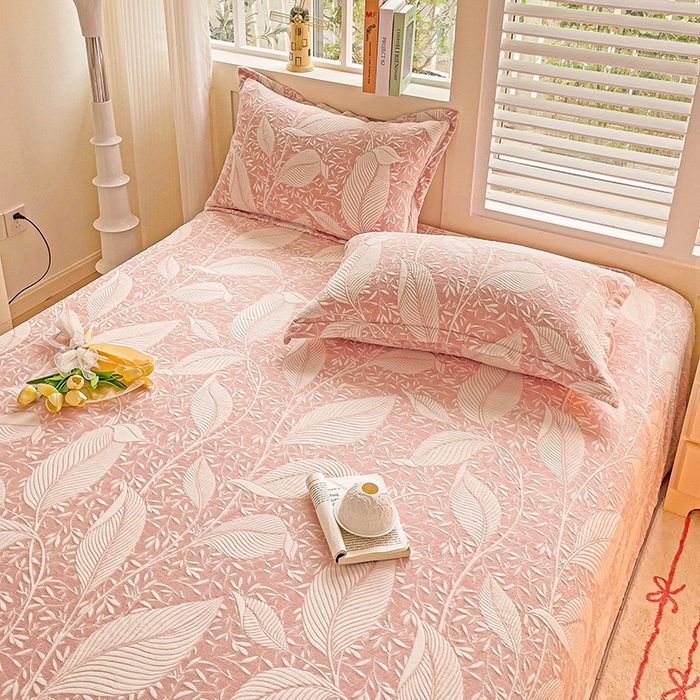 91家纺网 家纺一手货源 找家纺    名兮-2025新款秋冬加厚立体高克重浮雕绒床单款 千叶-粉