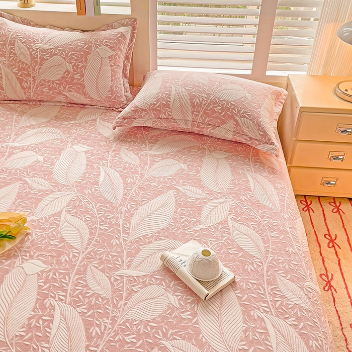 91家纺网 家纺一手货源 找家纺    名兮-2025新款秋冬加厚立体高克重浮雕绒床单款 千叶-粉