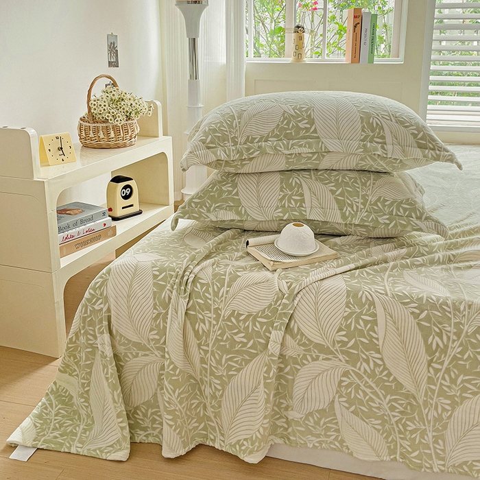 91家纺网 家纺一手货源 找家纺    名兮-2025新款秋冬加厚立体高克重浮雕绒床单款 千叶-绿