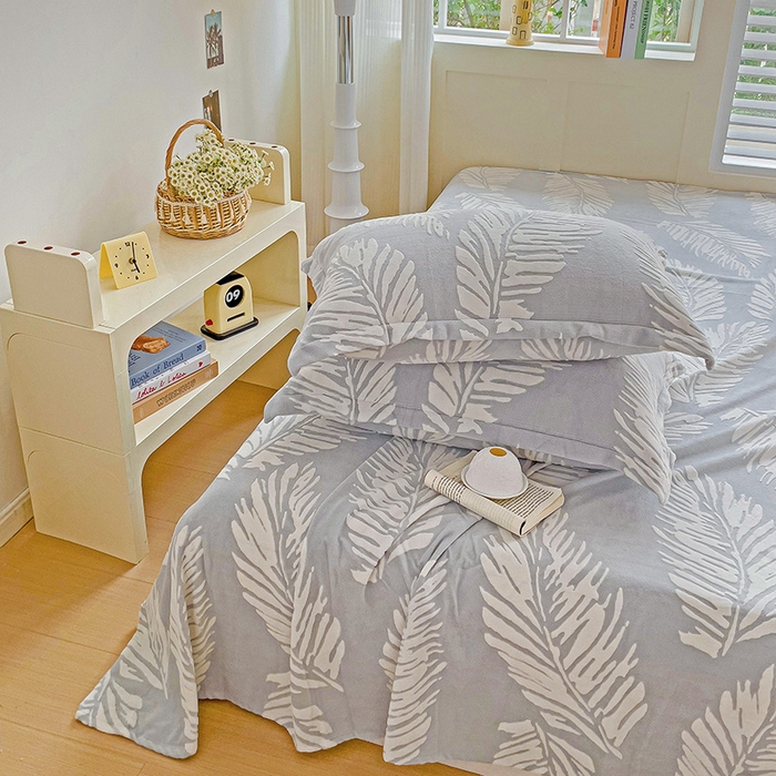 91家纺网 家纺一手货源 找家纺    名兮-2025新款秋冬加厚立体高克重浮雕绒床单款 羽毛-灰