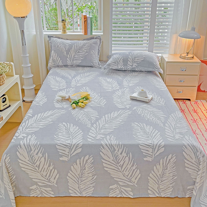 91家纺网 家纺一手货源 找家纺    名兮-2025新款秋冬加厚立体高克重浮雕绒床单款 羽毛-灰